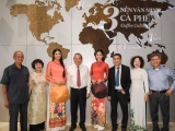 Hoa hậu, á hậu đón Phó Thủ tướng thường trực Trương Hòa Bình tại Bảo tàng thế giới cà phê