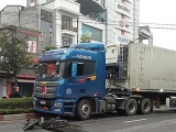 Nghệ An: Xe container lao sang đường ngược chiều, 2 người thương vong