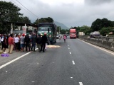 Thừa Thiên - Huế: Vừa bước xuống đường, tài xế xe tải bị xe khách tông tử vong