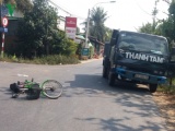 Tiền Giang: Xe tải tông xe đạp điện, 2 thiếu nữ nguy kịch