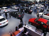 Doanh số bán hàng thị trường ô tô tháng 2 giảm 'sốc'