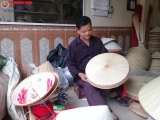 Gia đình nghệ nhân 5 đời gắn bó với nghề làm nón làng Chuông