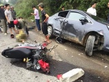 Hà Tĩnh: Xế hộp va chạm xe máy, 2 người nhập viện cấp cứu
