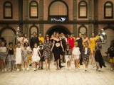 Ngọc Trinh khoe bờ vai gợi cảm khi diễn vedette show IVY moda