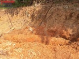 TT-Huế: Đào đất làm nhà, người dân phát hiện quả bom lớn dài 2m