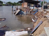 Cần Thơ: 4 căn nhà bị trôi xuống sông lúc giữa trưa