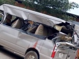 Bắc Giang: Xe tải va chạm xe 16 chỗ, 3 người thương vong