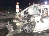 Hà Nội: Tai nạn giữa ô tô 4 chỗ với xe tải, tài xế tử vong, xe nát bét