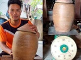Nghệ An: Nông dân đào được hũ tiền cổ 36 kg