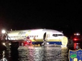 Máy bay Boeing 737 chở 142 người lao xuống sông ở Florida, tất cả sống sót