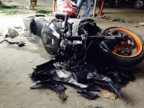 Bình Dương: Xe máy tông dải phân cách, 2 anh em tử vong