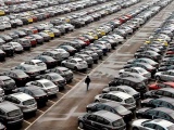 Doanh số bán xe ô tô đột ngột giảm mạnh trong tháng 4
