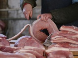Lao động mang thịt lợn trái phép vào Hàn Quốc bị phạt 200 triệu đồng