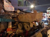TP. HCM: Xe tải lao dốc đâm thẳng vào nhà dân trong đêm