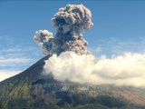 Núi lửa Agung ở Indonesia lại thức giấc