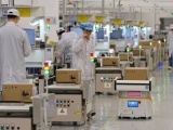 Foxconn tạm dừng một số dây chuyền sản xuất điện thoại Huawei