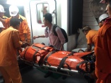 Cấp cứu khẩn cấp thuyền viên bị thương trên biển