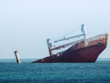 Lật tàu chở khách ngoài khơi phía Tây Indonesia: 18 người thiệt mạng