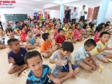 Các PV thường trú ở Khánh Hòa tặng quà trẻ em cơ nhỡ, người già neo đơn