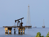 Giá dầu tăng mạnh nhất từ đầu năm do căng thẳng vùng Vịnh