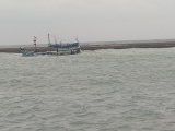 Tàu chở 71 tấn dầu chìm ở vùng biển đảo Phú Quý