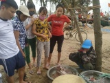 Thanh Hóa: Sầm Sơn ra quân xử lý tình trạng bán hải sản kém chất lượng trên bãi biển