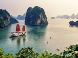 Quảng Ninh: Thuyền viên quay lén khách, tàu du lịch vịnh Hạ Long bị đình chỉ