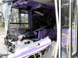 Hai xe buýt tông trực diện ở Hong Kong, 77 người bị thương