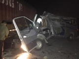 Hưng Yên: Xe khách đâm vào đuôi container, 16 người bị thương