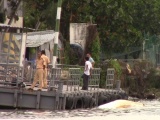 Sà lan tông cầu cảng trên sông Sài Gòn, một ca nô bị chìm