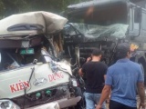 Phú Thọ: Xe khách đấu đầu xe ben khiến 6 người bị thương