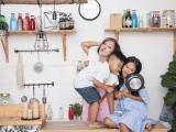 Ba mẹ con Thái Thùy Linh nhìn lại mùa hè 2019 đầy ý nghĩa