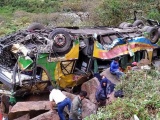 Xe khách lao xuống vách đá ở Peru, gần 50 người thương vong