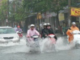 Dự báo thời tiết hôm nay 4/11: Áp thấp trên Biển Đông gây mưa lớn tại Trung Bộ