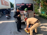 Quảng Ninh: Bắt tài xế vận chuyển pháo nổ nhập lậu 