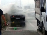 Xe Mercedes bốc cháy trên đường vành đai 3, tài xế thoát chết