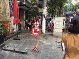 Hà Nội: Cửa kính khách sạn rơi xuống vỉa hè trúng 3 người