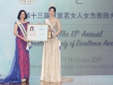 Loan Vương nhận bằng khen quý cô xuất sắc ở hạng mục 'socialite award'