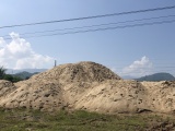 Đắk Lắk: Hàng loạt bãi tập kết cát trái phép ngay cạnh UBND xã Krông Nô
