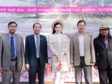 Lý Nhã Kỳ thanh lịch dự lễ khai mạc Mùa hội Cỏ hồng Lang Biang