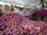 Váy cưới kết bằng 1 tấn hoa được xác nhận kỷ lục Việt Nam 