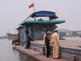 Quảng Ninh: Bắt giữ tàu chở hàng trăm mét khối cát không rõ nguồn gốc