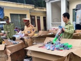 Thanh Hóa: CSGT bắt xe tải trở đồ chơi bạo lực do Trung Quốc sản xuất