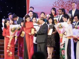 Hoa hậu Dương Yến Nhung dịu dàng cùng áo dài đỏ tham dự sự kiện ý nghĩa