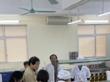 Trường ĐH Kinh doanh và Công nghệ Hà Nội sản xuất dung dịch sát trùng tay, phục vụ phòng chống dịch nCoV