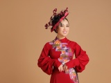 Ca sĩ Hà Phương kết hợp áo dài cách tân với mũ quý tộc