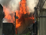 Hà Nội: Cháy lớn tại xưởng gỗ ở Long Biên