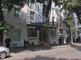 Hà Nội tạm đóng cửa khách sạn Metropole
