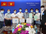 Đan Trường - Trung Quang tặng gel rửa tay, găng tay và khẩu trang y tế cho các khu cách ly