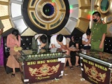 Quảng Nam: Bất chấp lệnh cấm, 11 thanh niên vẫn 'bay lắc' trong quán karaoke 